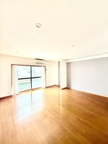 太陽の森マンションパート１０１の居間・リビング