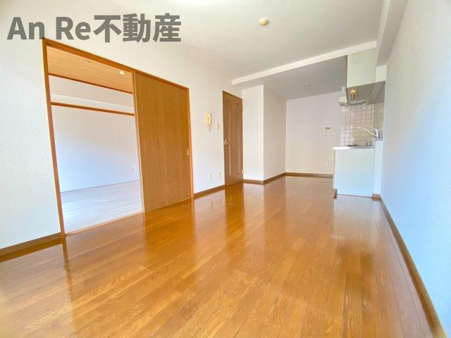 川口市戸塚１丁目の賃貸マンションの居間・リビング