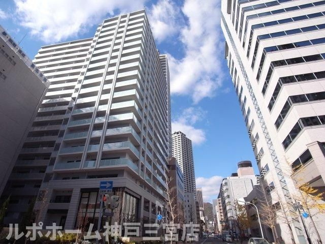 ワコーレ神戸三宮トラッドタワーのエントランス