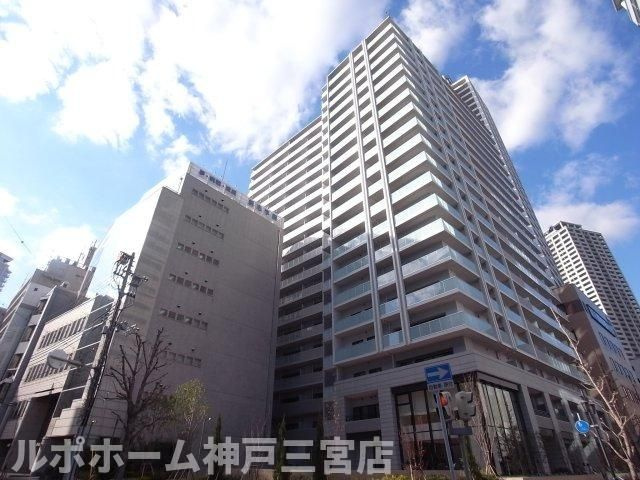 ワコーレ神戸三宮トラッドタワーの外観