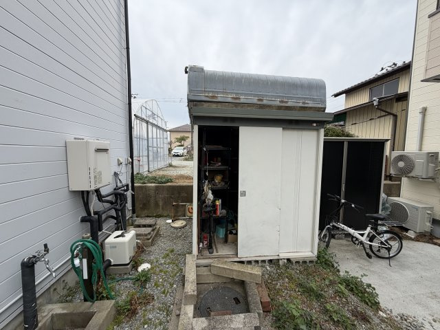 ２台駐車スペース確保可能！！◎郡山市土瓜2階建一戸建ての収納|物置や作業スペースが充実。工具やアウトドア用品の収納に便利。
