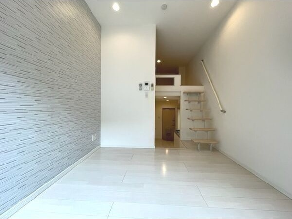 QUALIA 名駅山王 Ave.の居間・リビング
