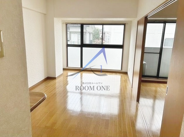 ティアラ目白　ＡＶＥＮＵＥの居間・リビング|洋室のお部屋です。