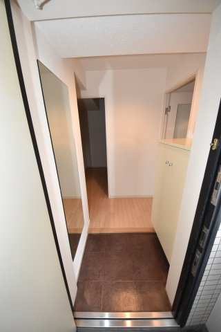 ゼウス難波キューブの玄関