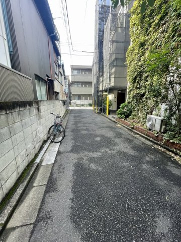 リブリ・アカデミーの周辺