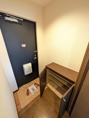玄関側洋室です。よけいな梁がないすっきりとして使いやすい！