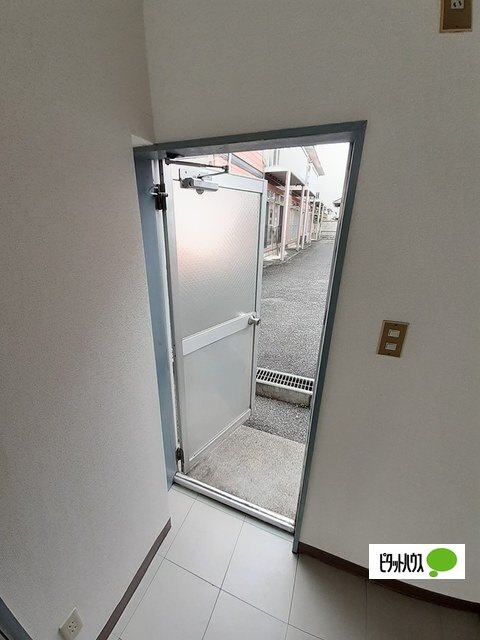 上中居町店舗の内装