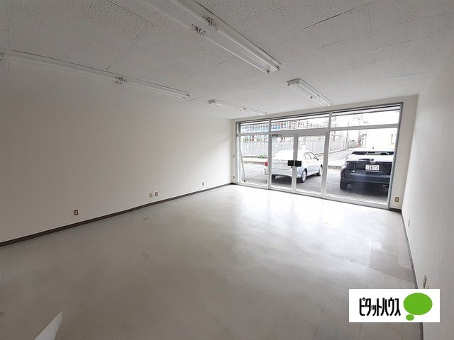 上中居町店舗の内装