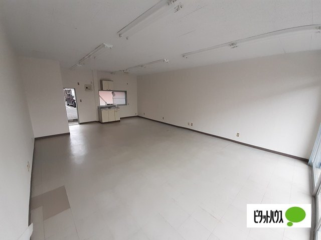 上中居町店舗の内装