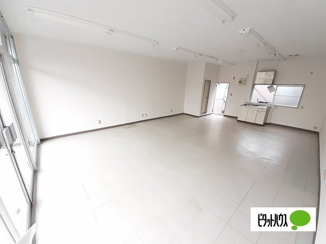 上中居町店舗の内装
