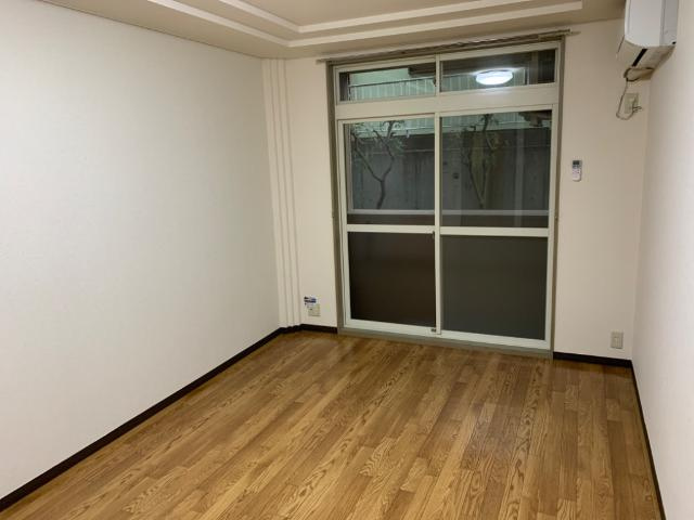 グリーンヒルズ図書館通りの内装|室内