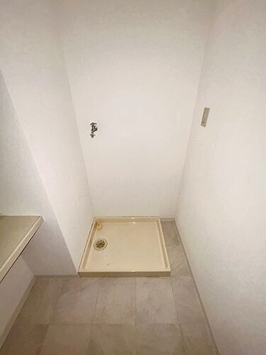 ロイヤルタワー春日の設備|室内洗濯機置場　約5.5畳） ※2026年9月撮影の写真