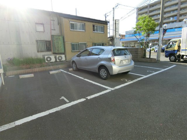 リブリ・グリーンヴィレッジの駐車場