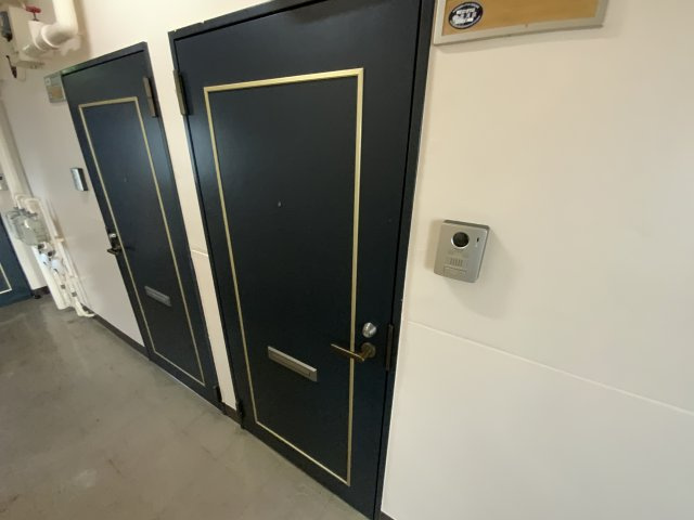 アビタシオン別所の玄関|退去前につき、別部屋のお写真になります。