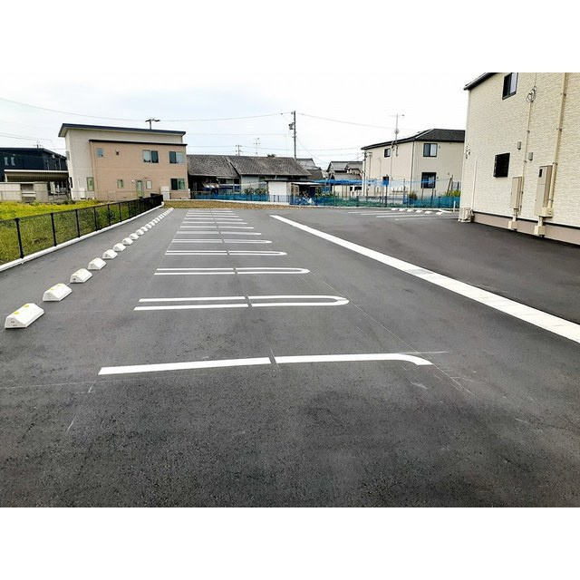 各務原市川島河田町のアパートの駐車場