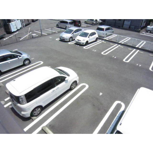 ヴィクトワールレーブの駐車場