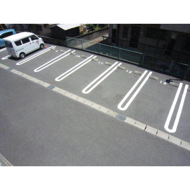 ヴェルデ壱町田の駐車場