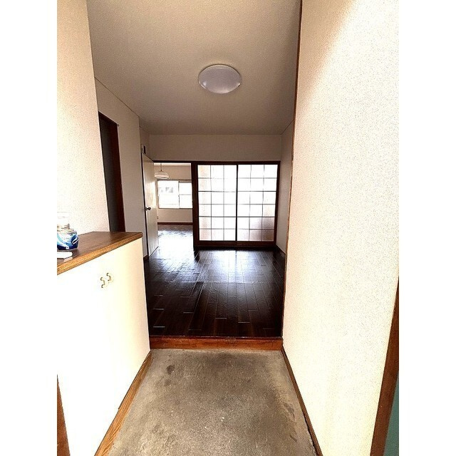 東府屋ハイツの玄関