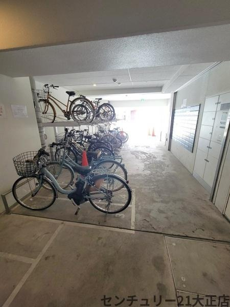 ラシュレエグゼ難波南の駐車場