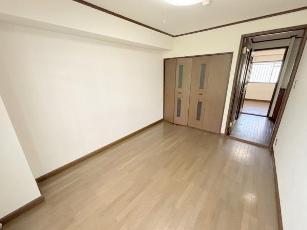 貴和ビルの洋室