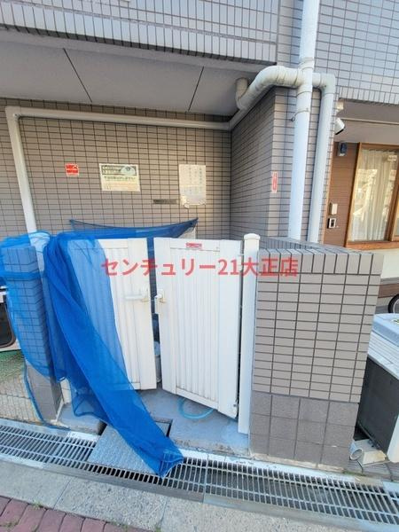 貴和ビルのエントランス