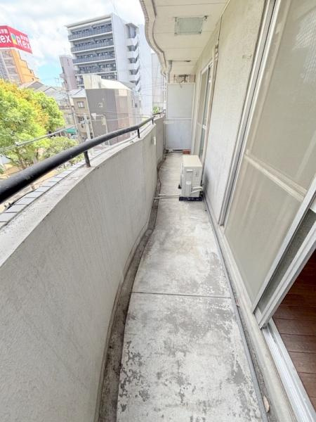 貴和ビルのバルコニー