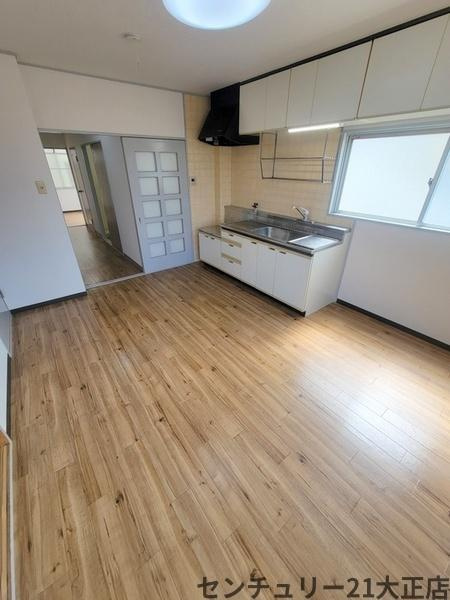 鶴町3丁目マンションの居間・リビング