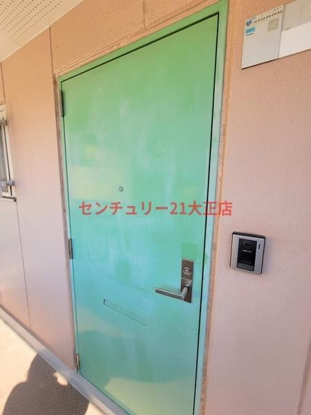 山田マンションの玄関