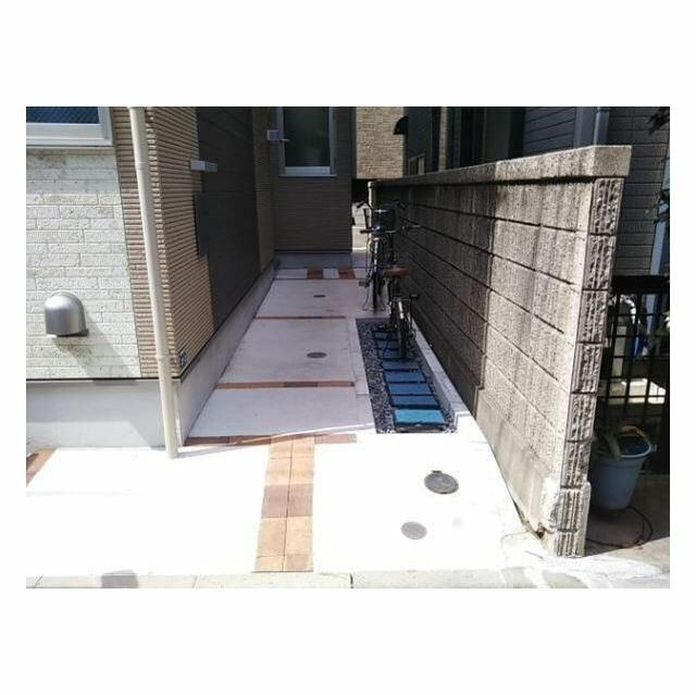 ハーモニーテラス前野町Ⅲのエントランス