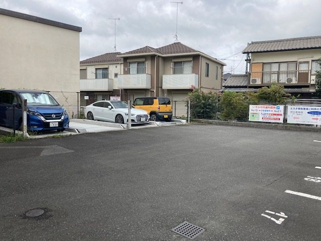 エスタ泉 の駐車場