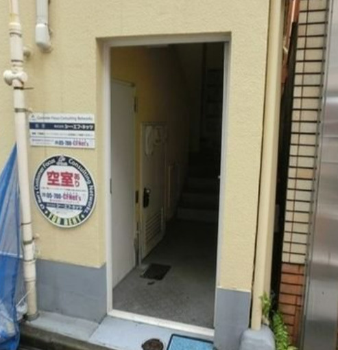 峰マンション（北大塚）のエントランス