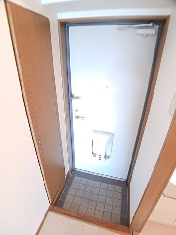 プラシード幸の玄関