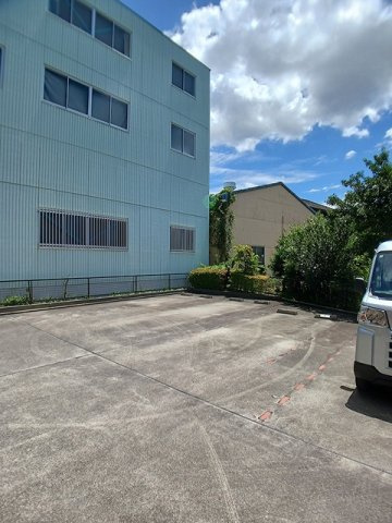 プラシード幸の駐車場
