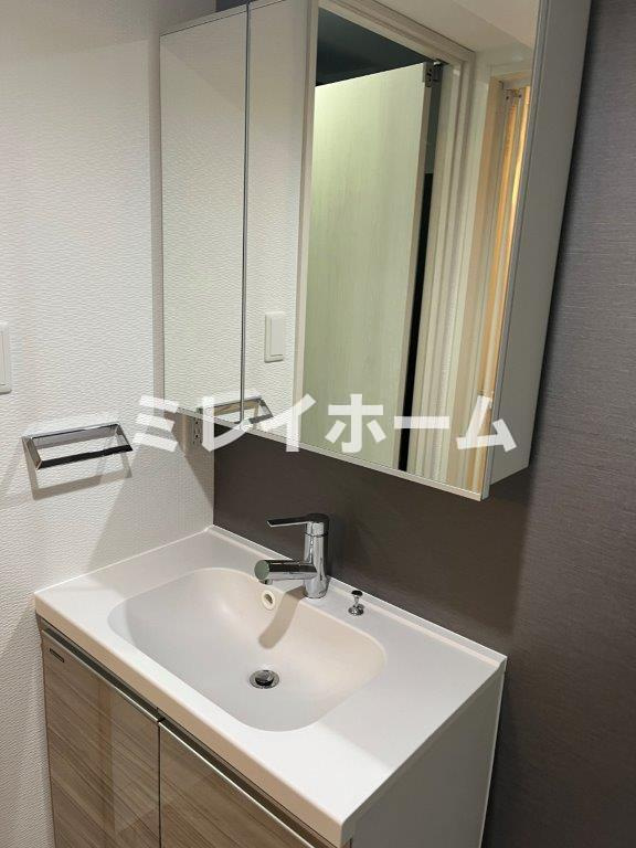 LiveFlat不動前の洗面所