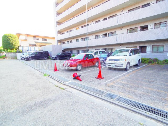 ＪＵＮシャトー東久留米の駐車場