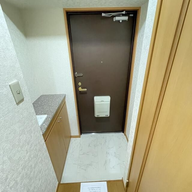 パールピアスの玄関