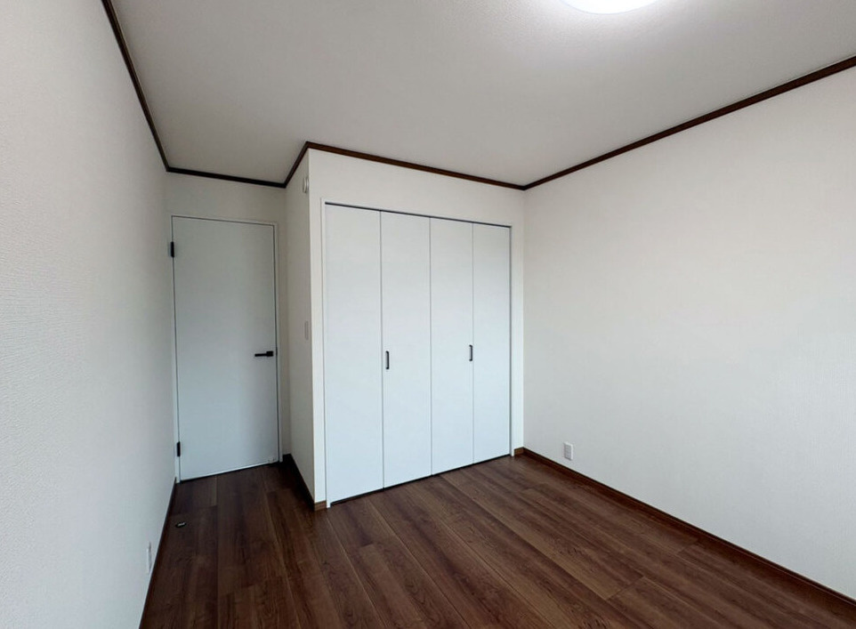 松本市大字島内　中古戸建の洋室|全居室7.5帖以上の広さ、ゆったりお過ごしいただけます。