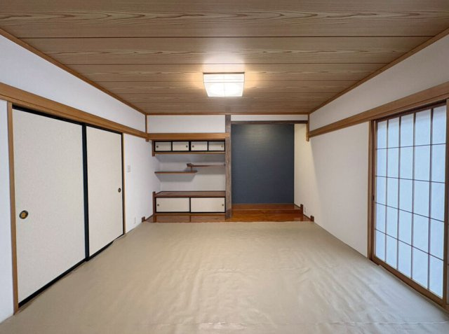 松本市大字島内　中古戸建の和室|1階には約8帖の和室があり、二間続きで開放感ございます。