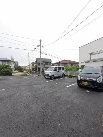 アーバン落合の駐車場|車をお持ちの方に嬉しい駐車場付きの物件です