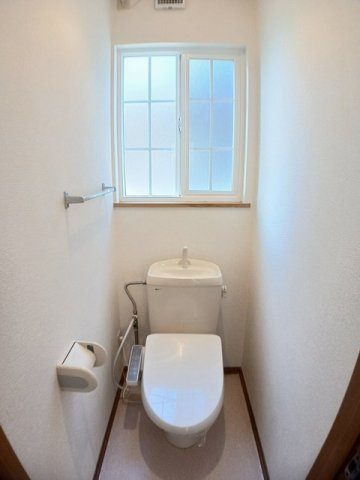 サンブリッジ　Ｃのトイレ|清潔感のあるトイレです