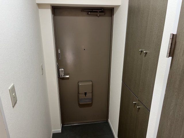 白山麻の実ハイツの玄関