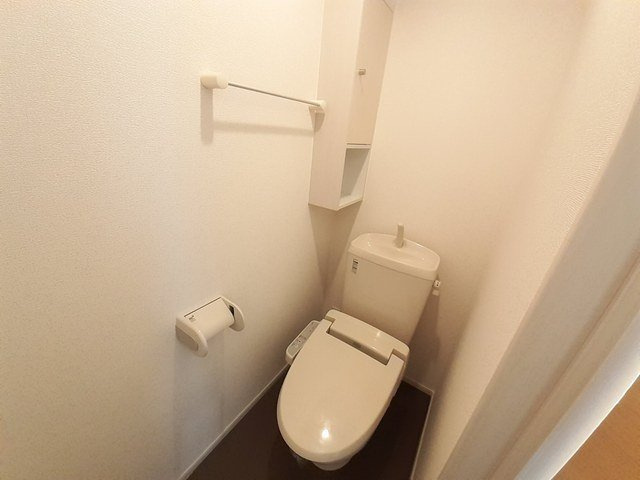 ブランピエールのトイレ|落ち着いた色調のトイレです