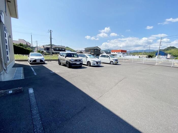 セジュール桜井　B棟の駐車場