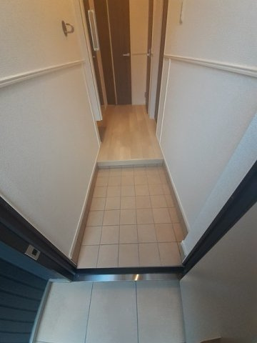 カーサ　ポポラーレの玄関