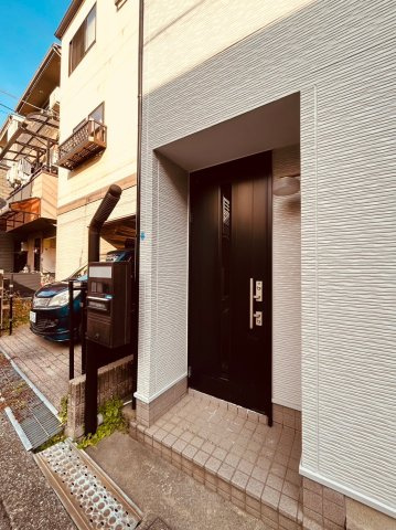 魚崎南町貸家のエントランス