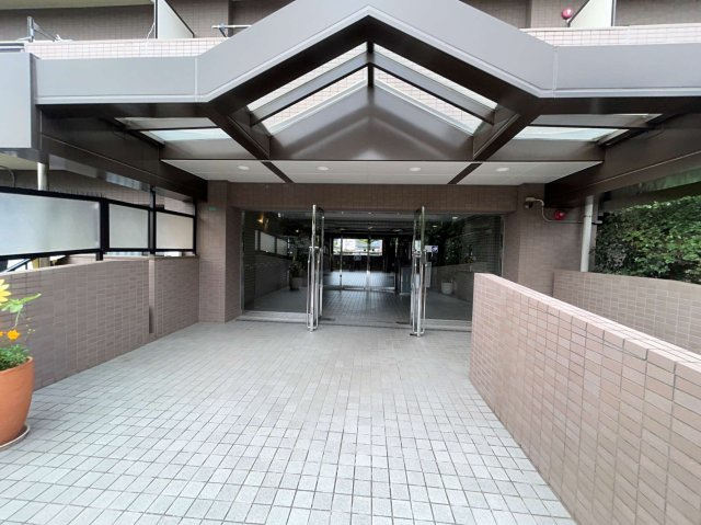 ファミール津田沼のエントランス