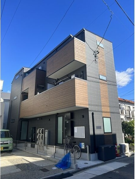 プリシェール名塚の外観