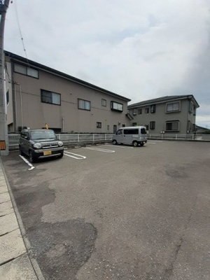 【駐車場】 | シャトン　ヒルズ | カースペースがあります
