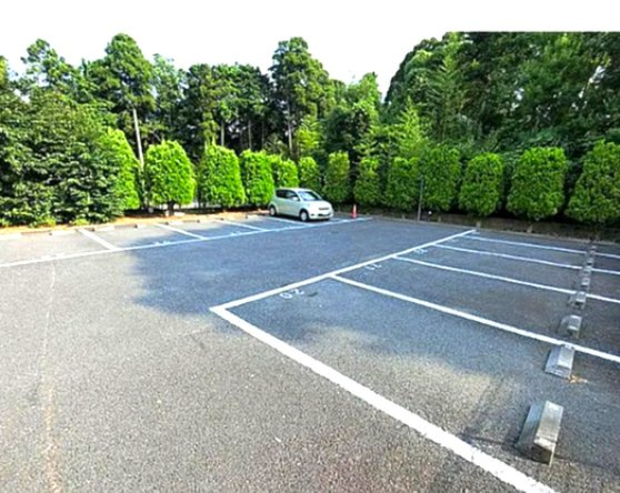 クレールスクエアＡの駐車場