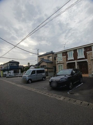 【駐車場】 | エターナル・シャイン | 駐車場に車を止められます